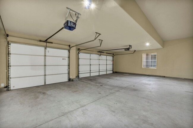 Building Photo - 6328 Windy Meadow Dr