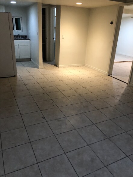 Building Photo - 10202 N 9th Ave