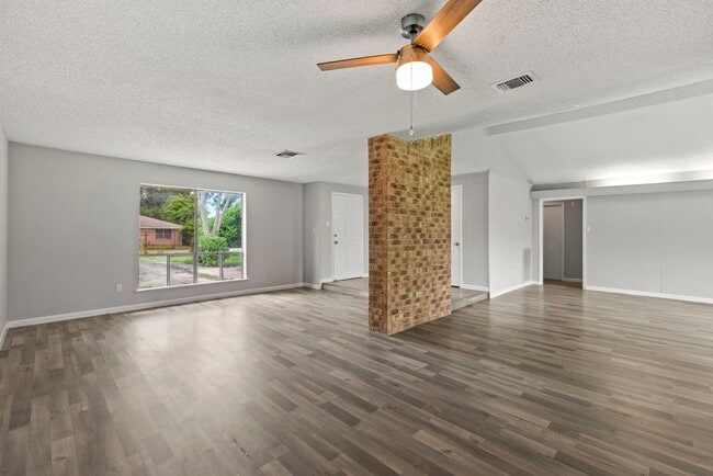 Building Photo - 3808 Corto St