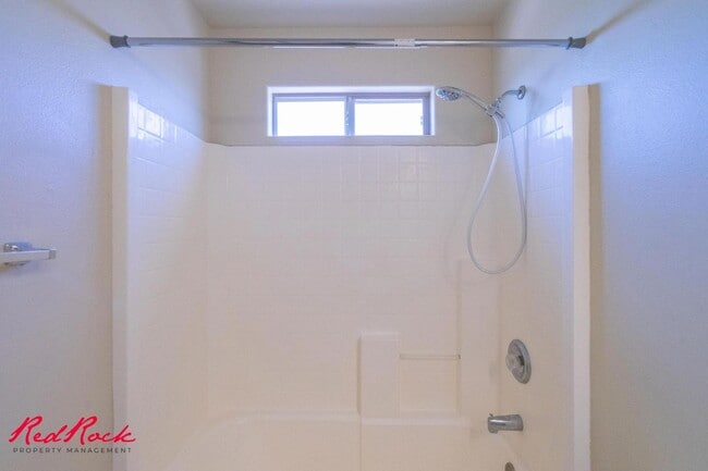 Building Photo - Fresh Carpet! Spacious 5-Bedroom Townhome