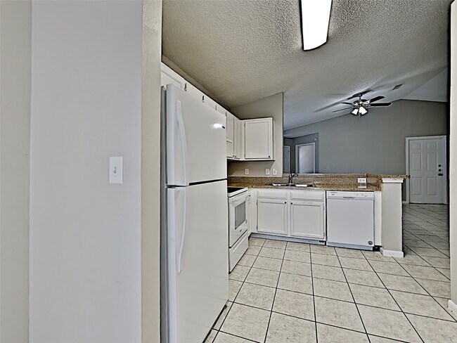 Building Photo - 3215 Boynton Dr