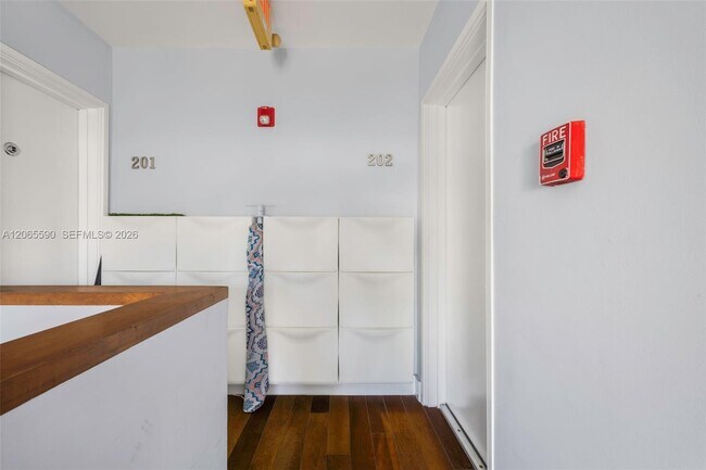 Building Photo - 741 6th St
