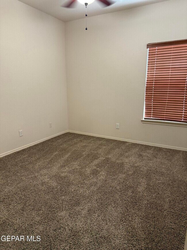 Building Photo - 3737 Tierra Campa Dr