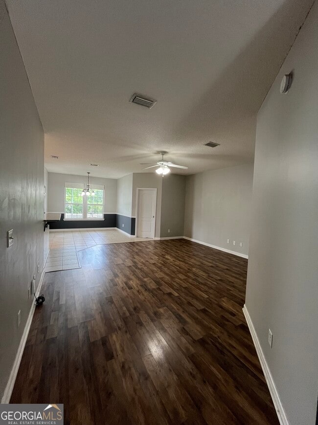 Building Photo - 227 Royal Palms Ave