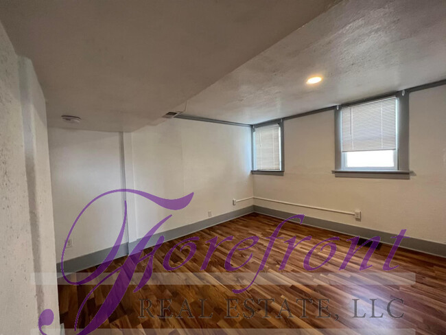 Building Photo - 244 N Jefferson St