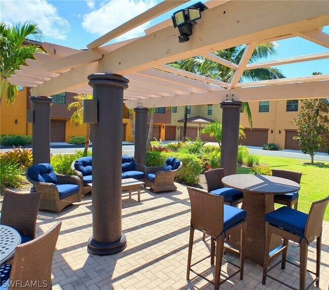 Building Photo - 9055 Capistrano St N