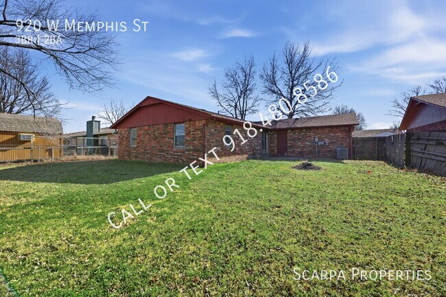 Building Photo - 920 W Memphis St