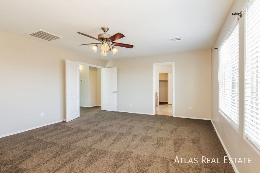 Building Photo - 1118 E Desert Springs Way