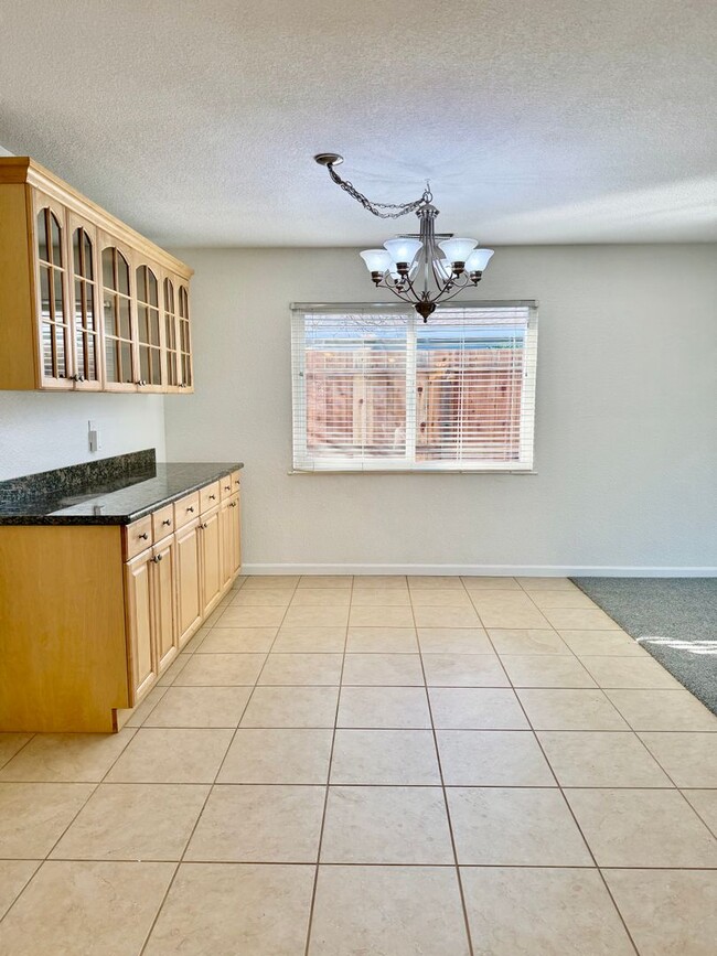 Building Photo - Beautiful Fair Oaks home