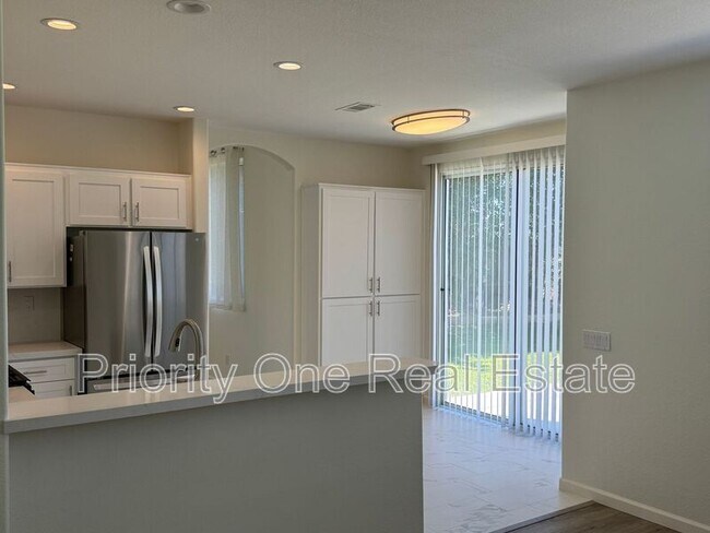 Building Photo - 560 Calle Capistrano