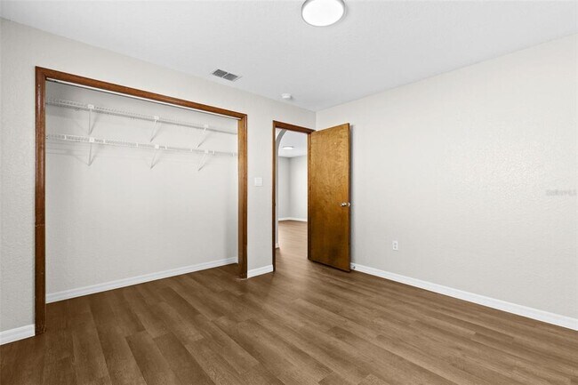 Building Photo - 8829 Bermuda Ln