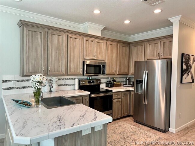Building Photo - 352 NE Starboard Way
