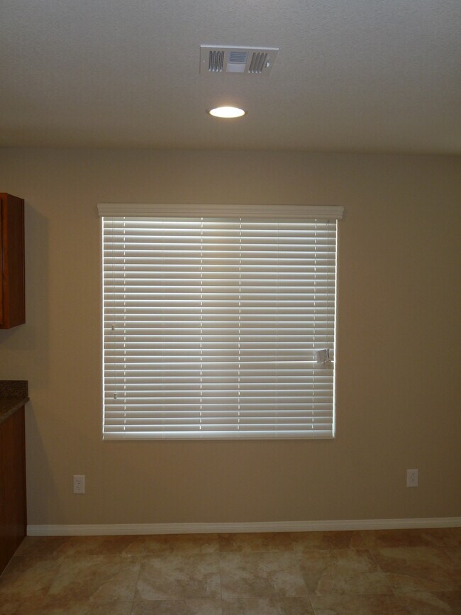 Building Photo - SOUTHERN HIGHLANDS 3 BEDROOM, 3 BATH HOME