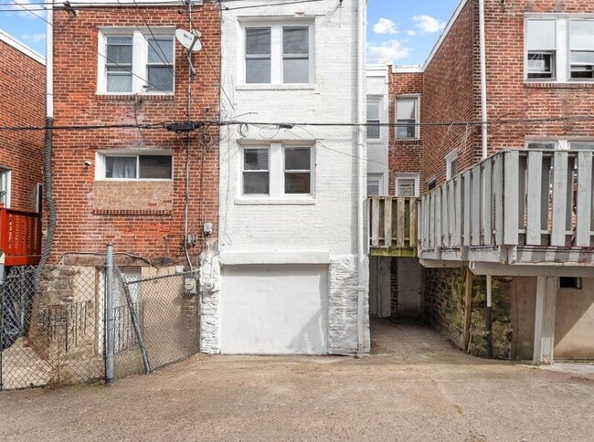 Building Photo - 5808 N 20th St