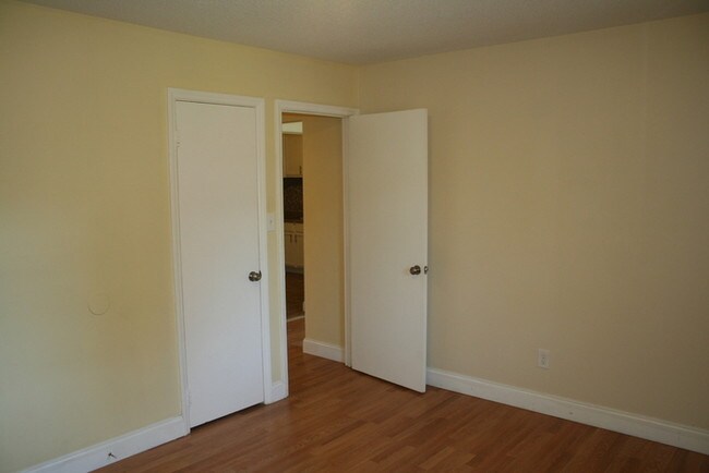 Building Photo - 115 Florence St