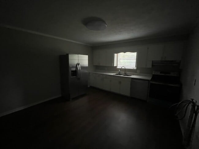 Building Photo - Move-In Ready Home at Unbeatable Value! Keys are available for checkout during office hours.