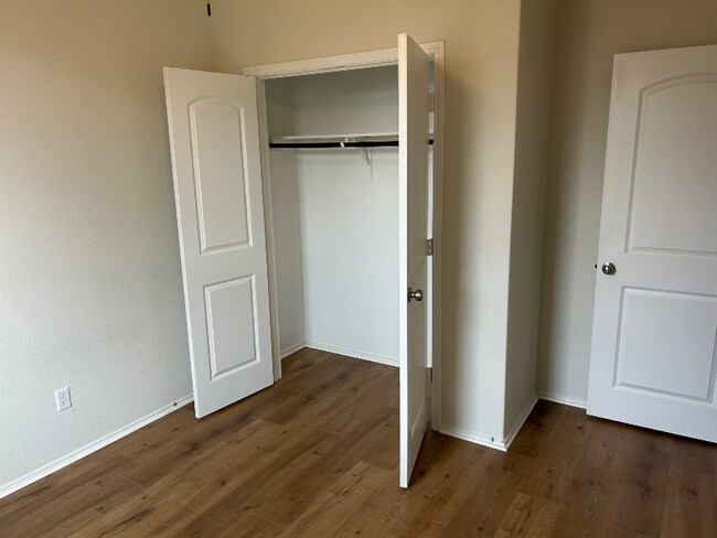 Building Photo - 280 La Dera Dr