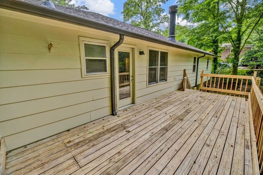 Building Photo - 3541 W Lakeside Dr