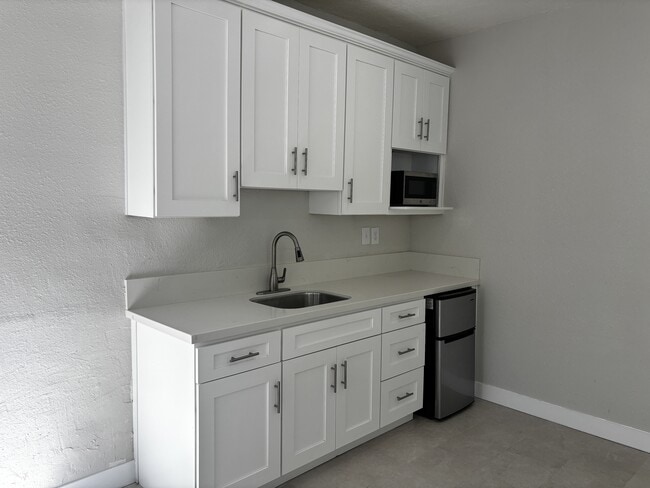 Building Photo - 655 Solano Ave