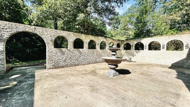 Building Photo - 8+ PRIVATE ACRES - KING GEORGE
