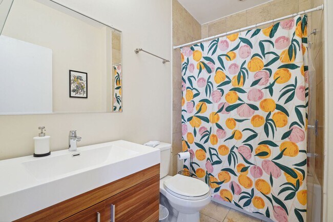 Building Photo - Beautiful 3br/4ba Columbia Heights Home wi...