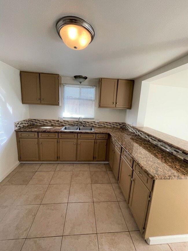 Building Photo - Downtown Home with Large Deck and OCEAN VIEWS!