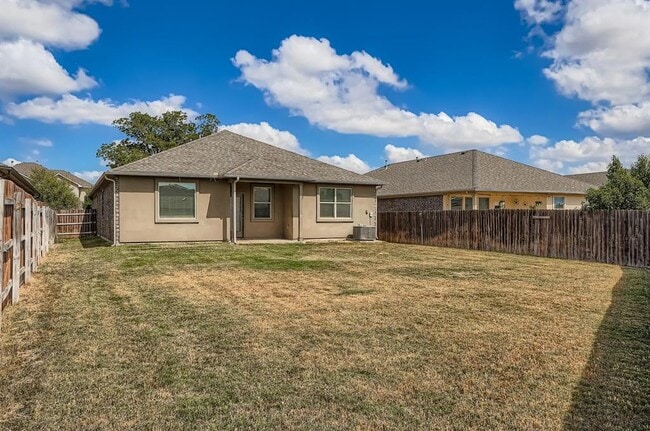 Building Photo - 16605 Aventura Ave
