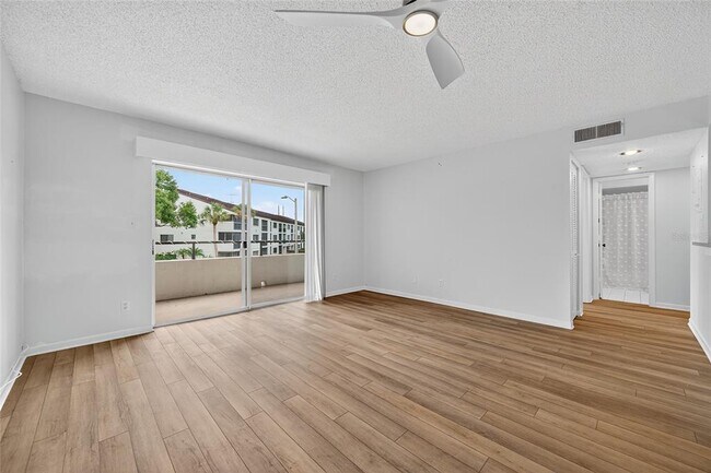 Building Photo - 2583 Countryside Blvd