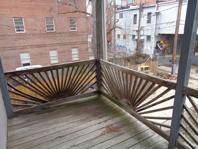 Building Photo - 3403 Bank St