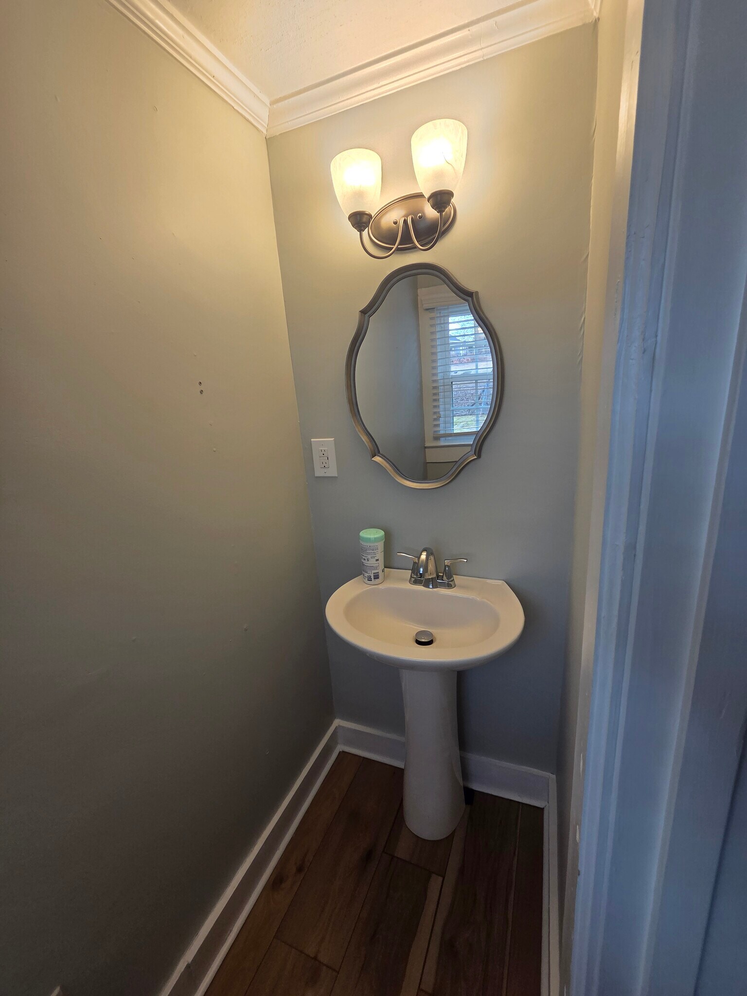 Building Photo - 517 W 9th St