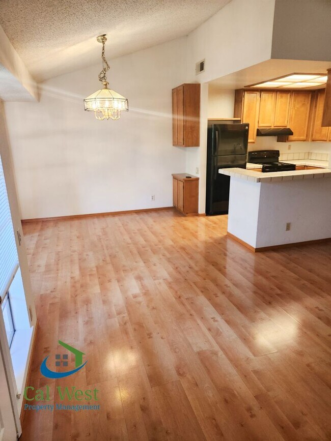 Building Photo - 01248 - % - Costa Mesa Terrace #G