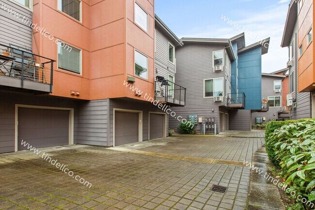 Building Photo - Luxurious 1BR/1BA Condo in Matthew Frank Community - Your Ideal Urban Retreat! (W/S/G included)