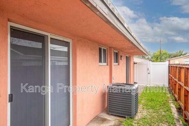 Building Photo - 5918 Pierce St