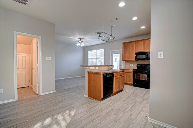 Building Photo - 243 Drake Run Ln