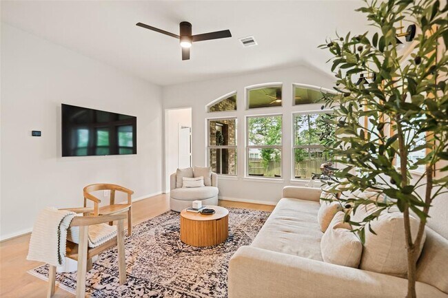 Building Photo - 531 Carina Gaze Dr