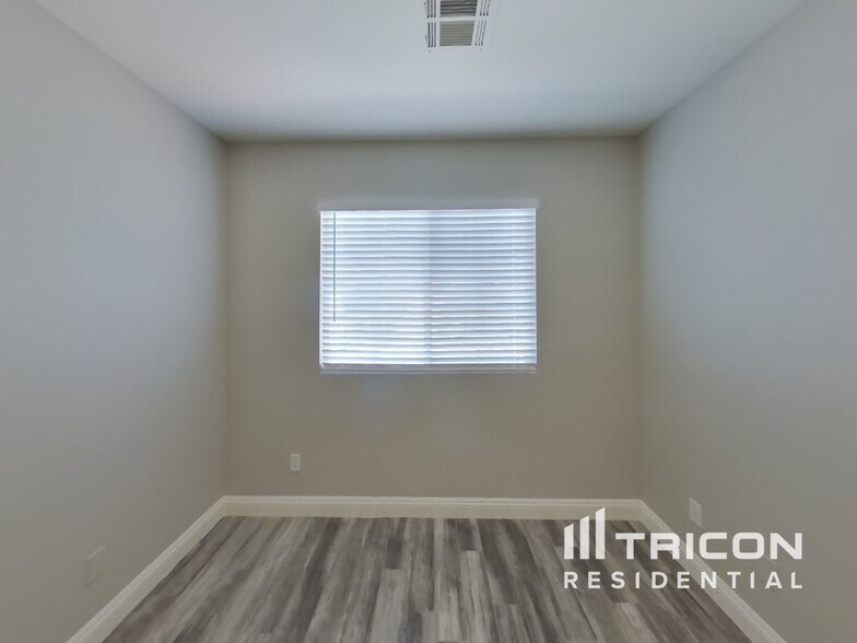 Building Photo - 9759 Ocotillo Falls Ave