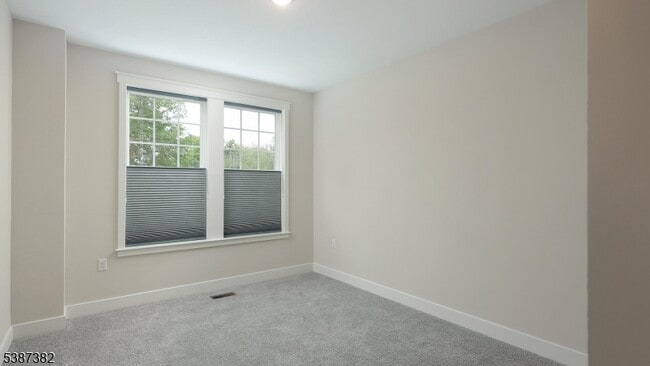 Building Photo - 113 Iris Ct