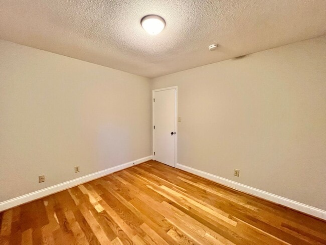Building Photo - Newly Renovated 3BD, 2.5BA North Raleigh Home on a Private Lot in a Prime Location Near Shopping,...