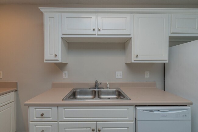 Building Photo - $1,525- 2 Bed/2 Bath house for rent in West Augusta, Total Electric!