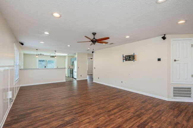 Building Photo - 7648 Chablis Cir