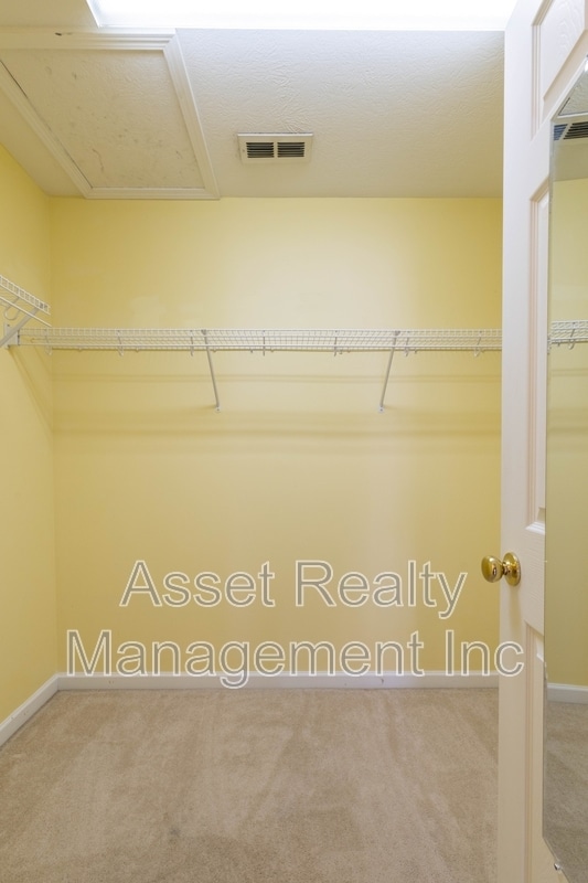 Building Photo - 1667 Maple View Way