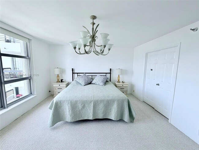 Building Photo - 3500 Mystic Pointe Dr