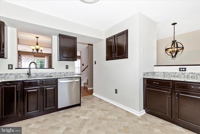 Building Photo - 5621 Queen Anne Ct