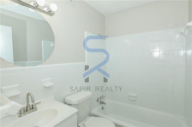 Building Photo - 2045 Alison Ct SW