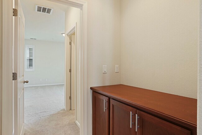 Building Photo - 3920 Purple Finch Ln