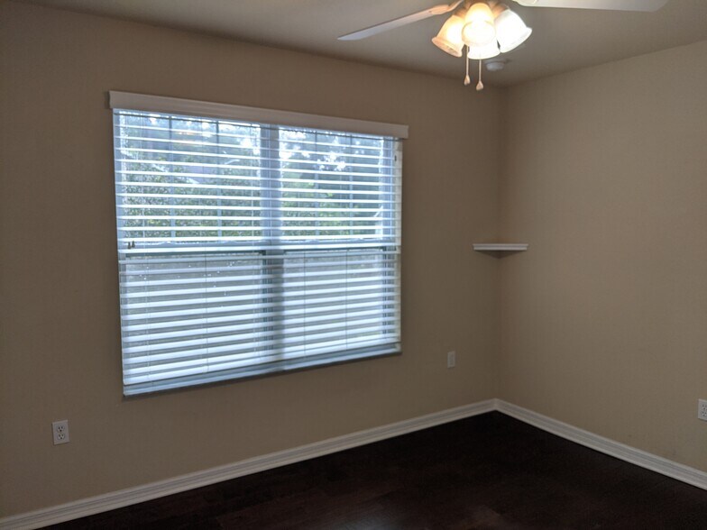 Building Photo - 4605 SW 48th Dr