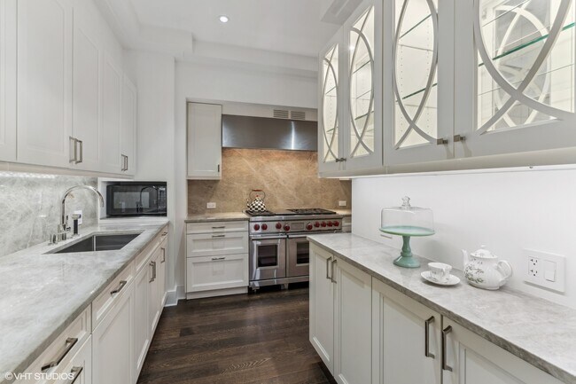 Building Photo - 118 E Erie St