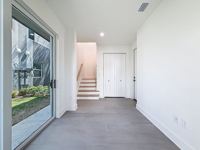 Building Photo - 342 14th St N