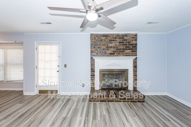 Building Photo - 176 Foxborough Rd