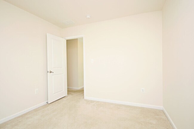 Building Photo - N. Albemarle Co Home With Fenced Yard, Near NGIC/DIA/NGA